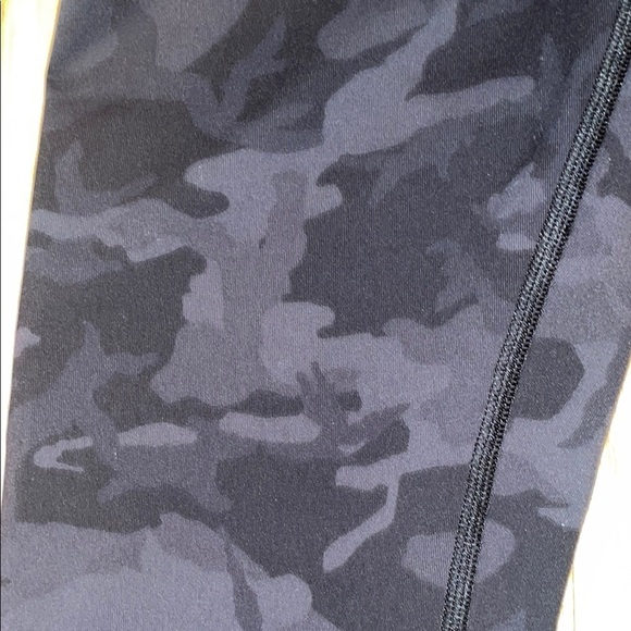 Lululemon Black High-Rise Cropped Leggings - Picture 4 of 5